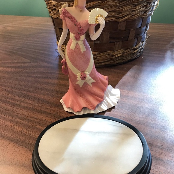 Lenox Royal Reception 1992 figurine - Picture 8 of 8